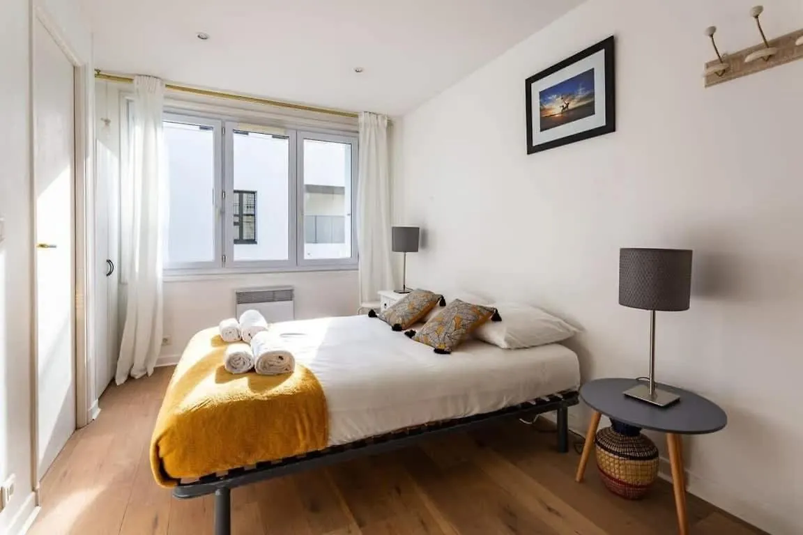 Apartment Le Bretagne- 2 Chambres-Parking- Place De Bretagne Rennes France